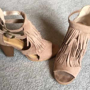 Beige Fringed heels. 7.5